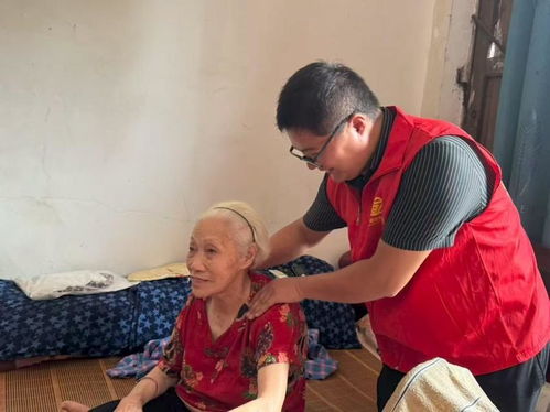 巾帼家政进社区 服务家庭零距离